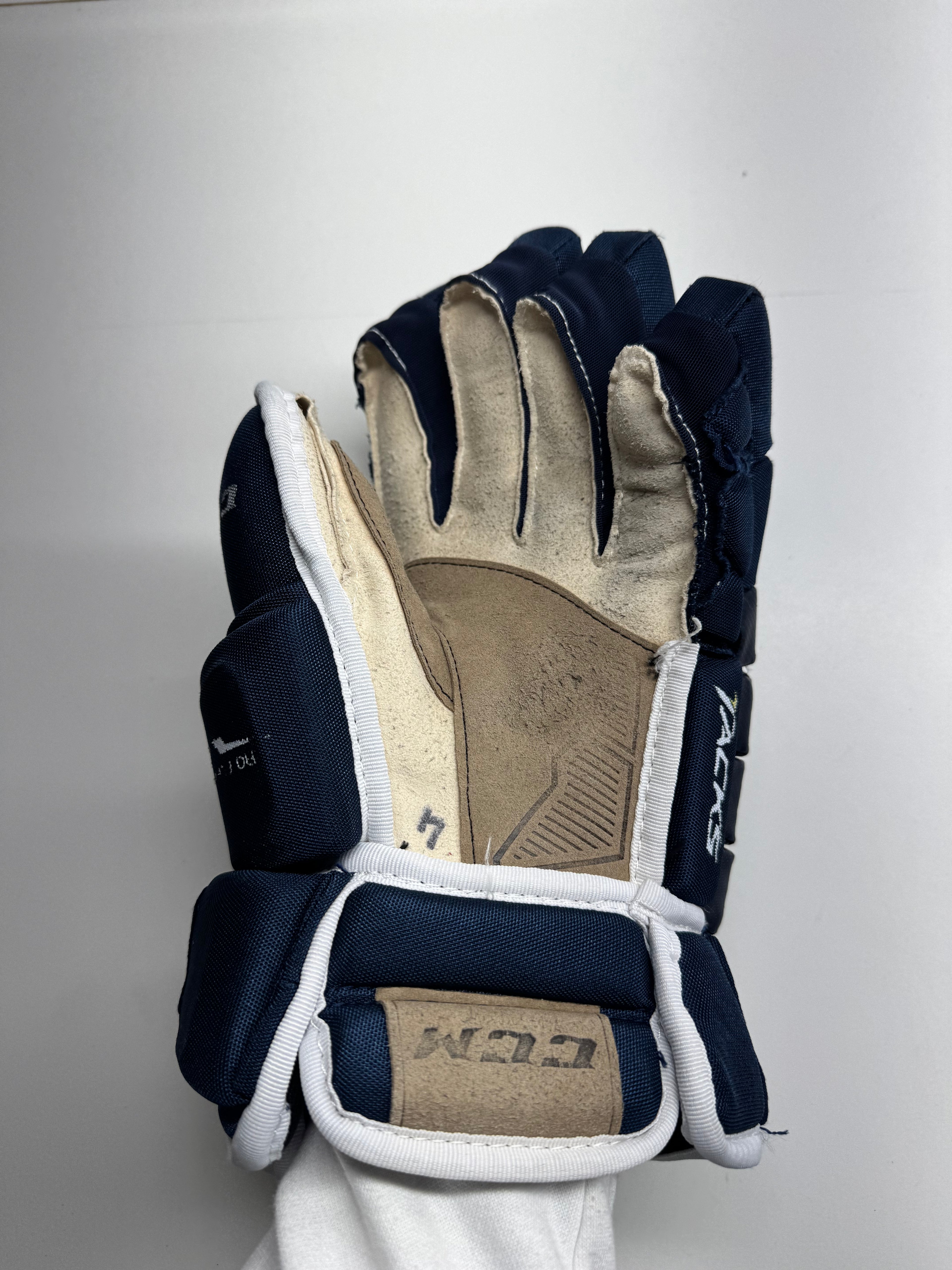 CCM Tacks 4R PRO Gloves SR 15/38 CM