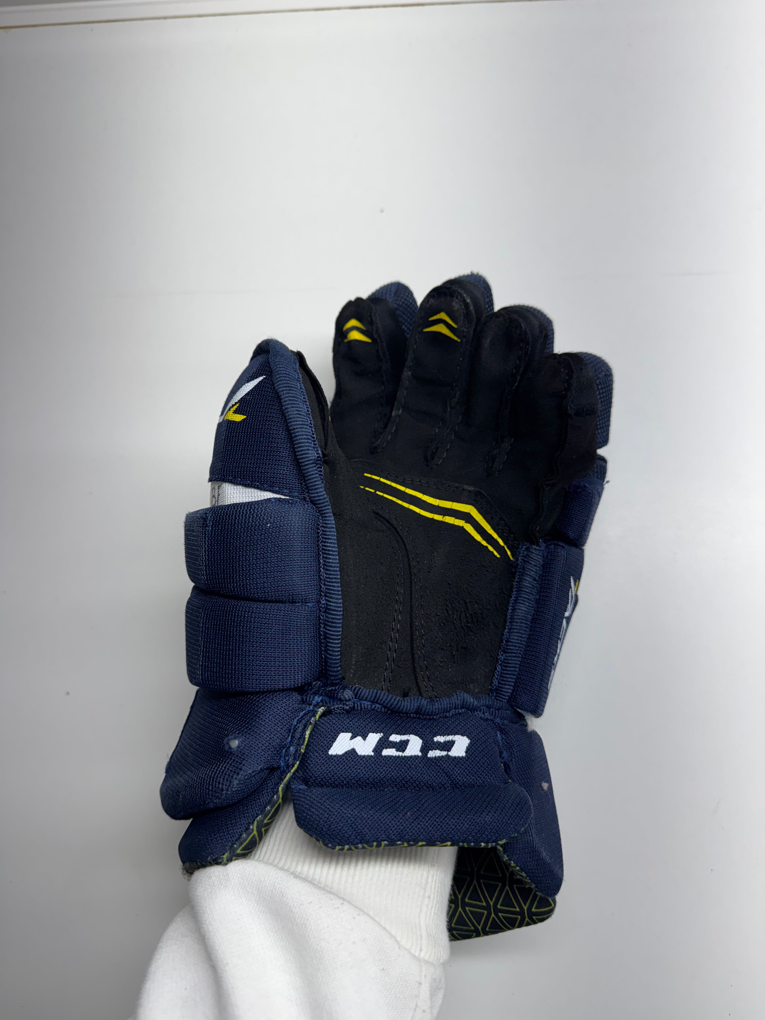CCM Tacks 4052 GlovesjR 12/30 CM